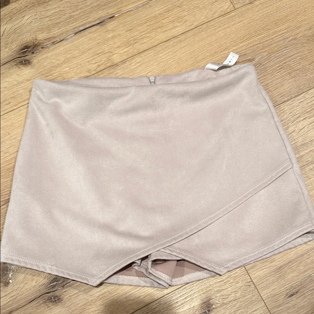 Elegant Cream Women's Skort